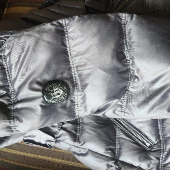 Dawn Levy gorgeous Pewter-colored winter jacket with attached belt. - Picture 9 of 9